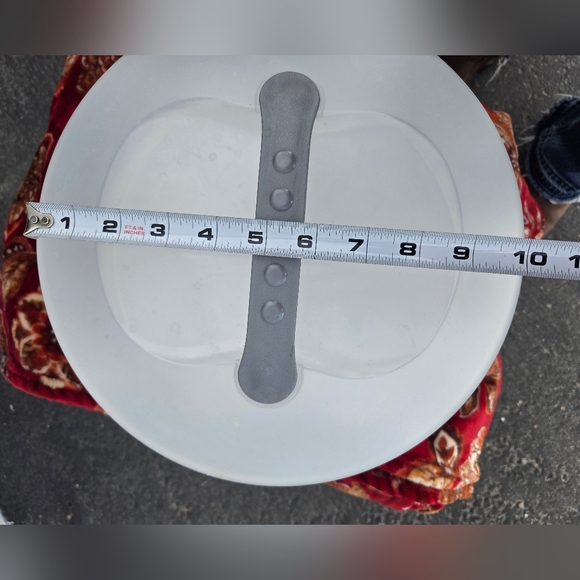 Sterlite 12" Dia 5" High Lockable Cake Saver with Carrier Handle Dishwasher Safe - Picture 7 of 9